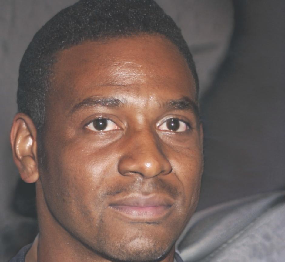 Retrato profesional de Aurelio Montemayor, experto en comunicación financiera