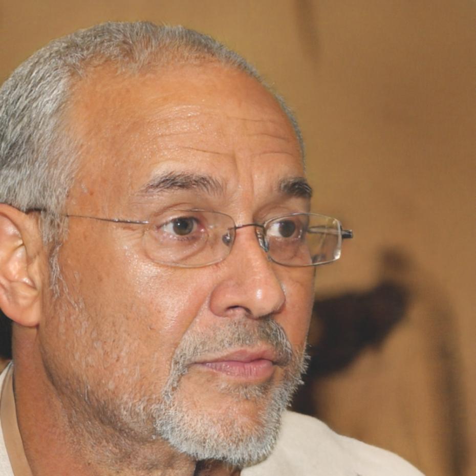 Retrato de Raúl Mendoza, especialista en comunicación financiera